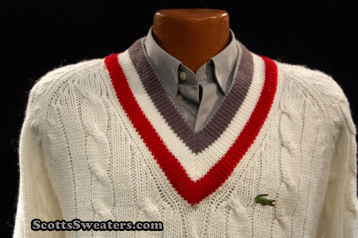 Klassischer Retro-Tennispullover von Izod für Herren, Grau/Rot gestreift
