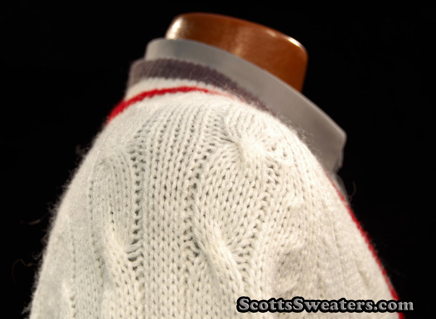 Klassischer Retro-Tennispullover von Izod für Herren, Grau/Rot gestreift
