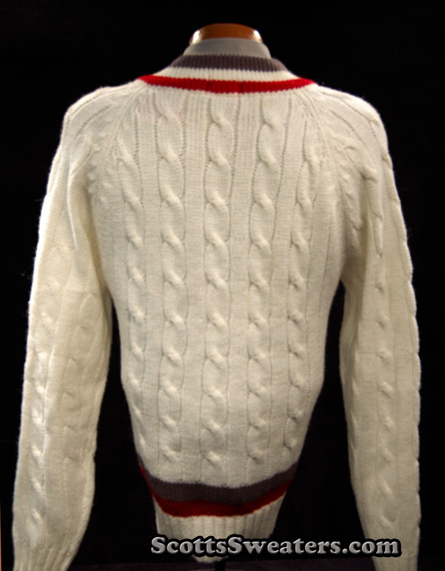 Klassischer Retro-Tennispullover von Izod für Herren, Grau/Rot gestreift