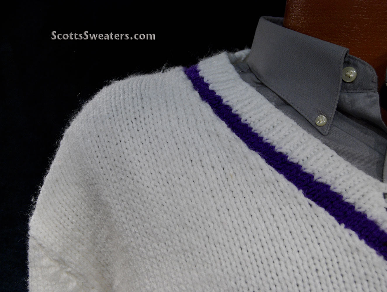 Men's Sporty V-neck Pullover Tennis/Cricket Sweater