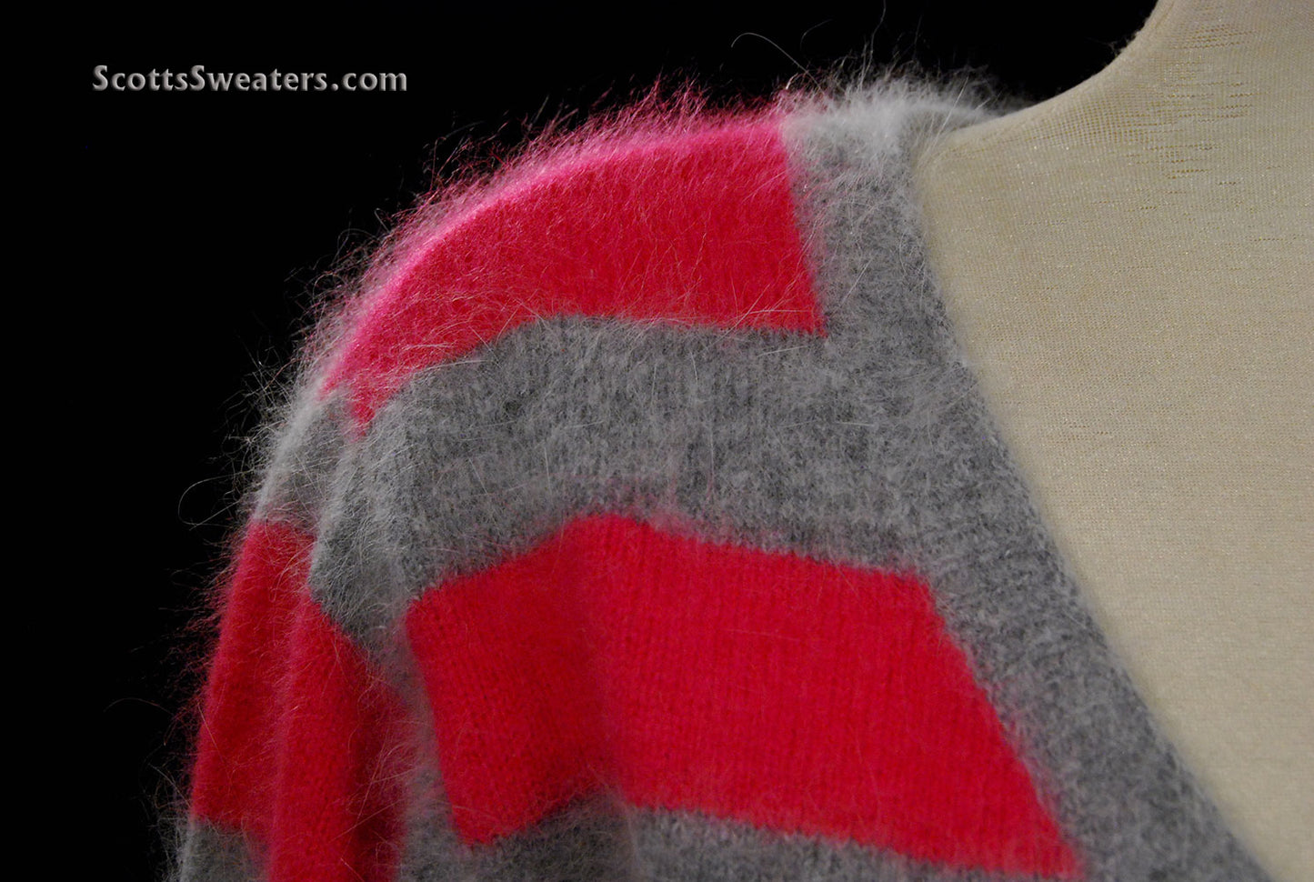 Rosa und grau gestreifter Angora-Cardigan für Damen von MODA International