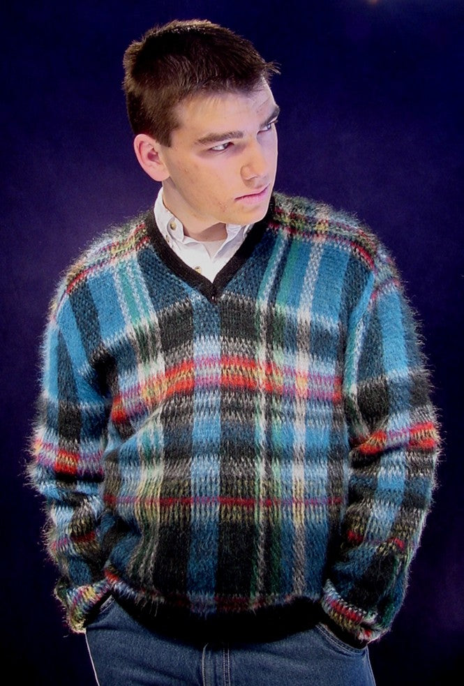 Klassischer Retro-Pullover aus zotteligem Mohair mit Karomuster und V-Ausschnitt [#500-056,201-001,602-016]