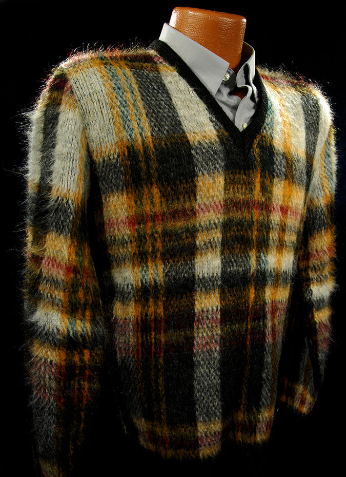 Klassischer Retro-Pullover aus zotteligem Mohair mit Karomuster und V-Ausschnitt [#500-056,201-001,602-016]