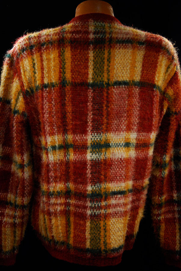 Klassischer Retro-Pullover aus zotteligem Mohair mit Karomuster und V-Ausschnitt [#500-056,201-001,602-016]