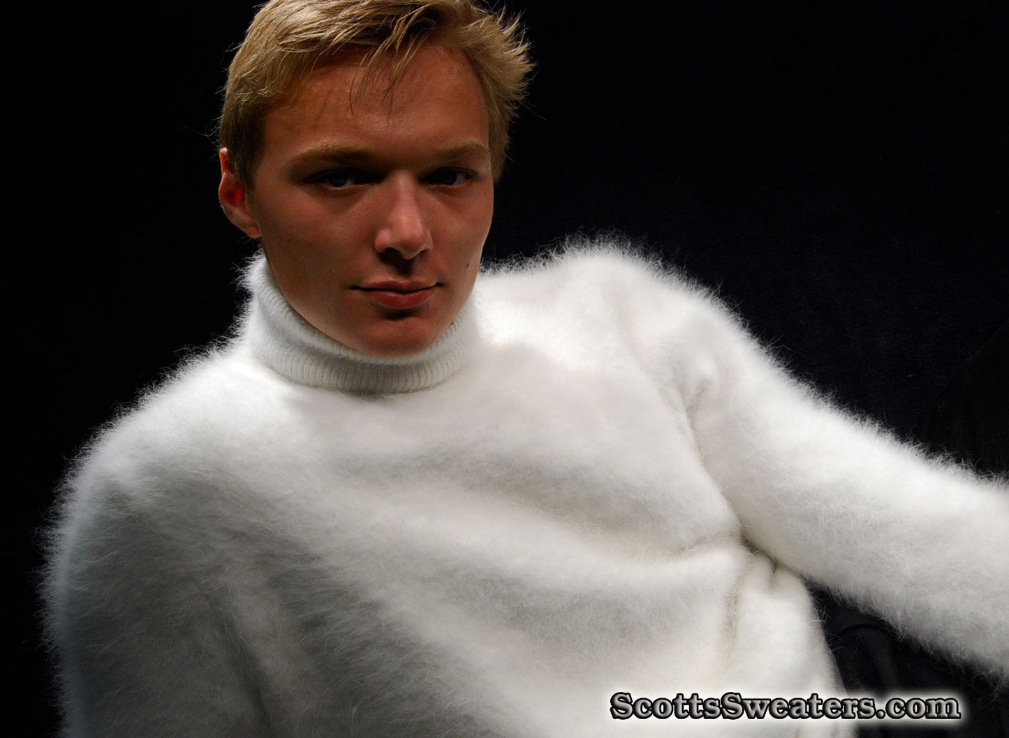 611-005T Men's Ultra-Soft Angora Turtleneck Sweater
